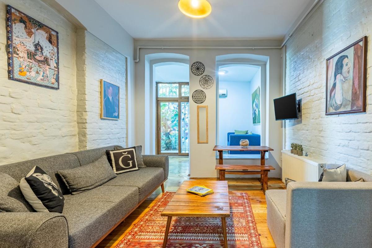 1 BD Chic Garden Flat in Taksim