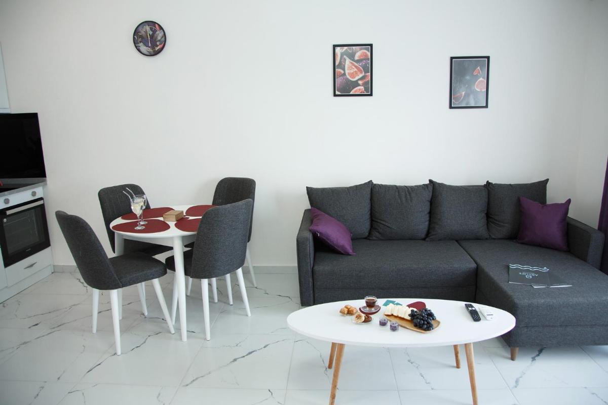 ArtLife apartments FIGA с видом на море