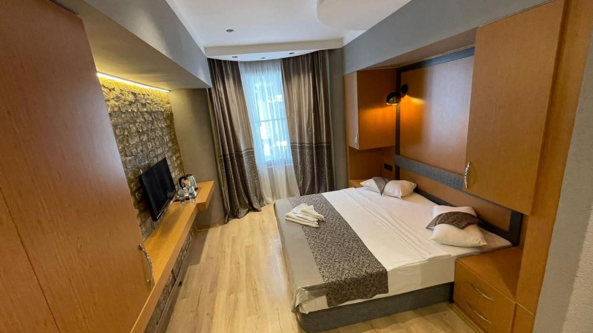 Grand Ambiance Hotel