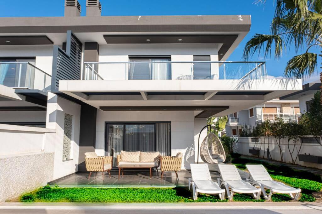 Çeşme lüks huzurlu yeni villa