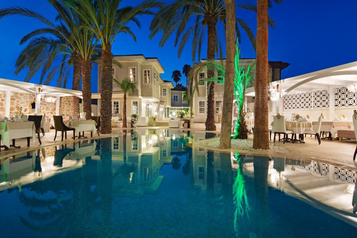 Elegance East Hotel