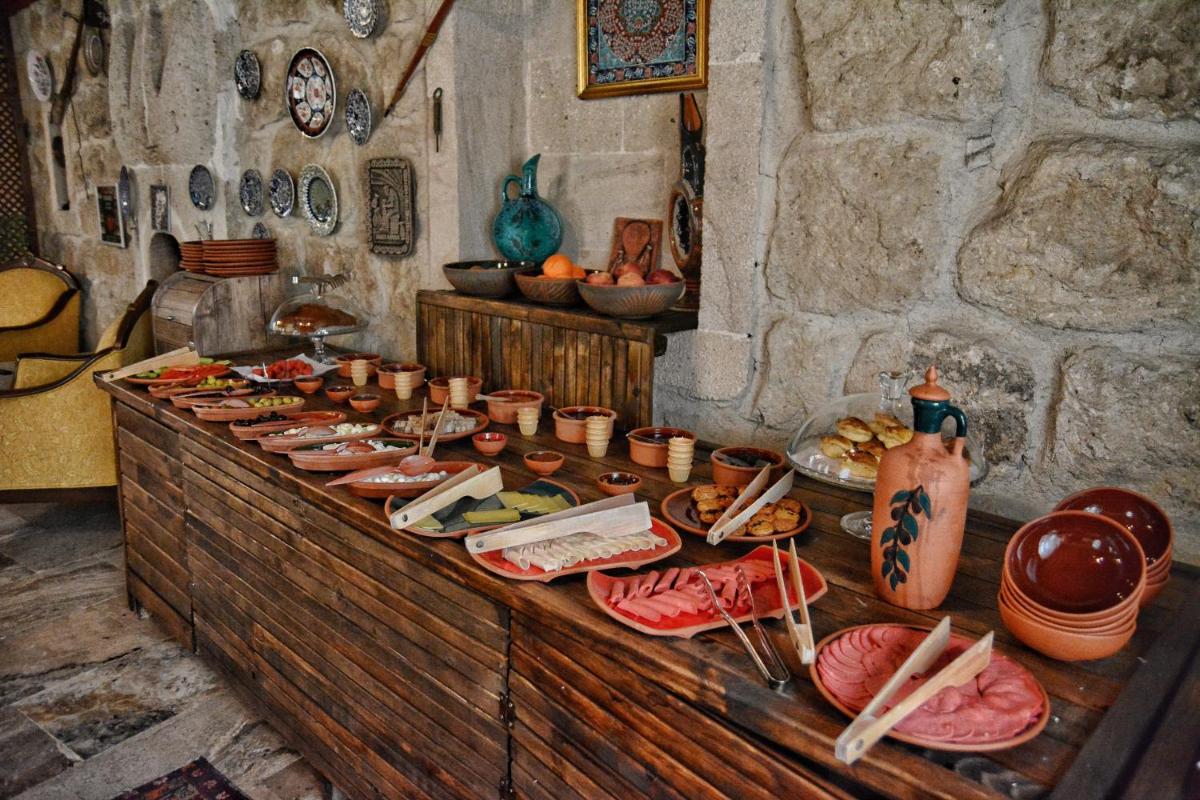 Emit Cave Hotel