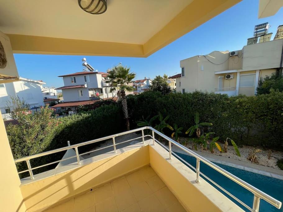 Excellent 3 storey villa with a swimming pool