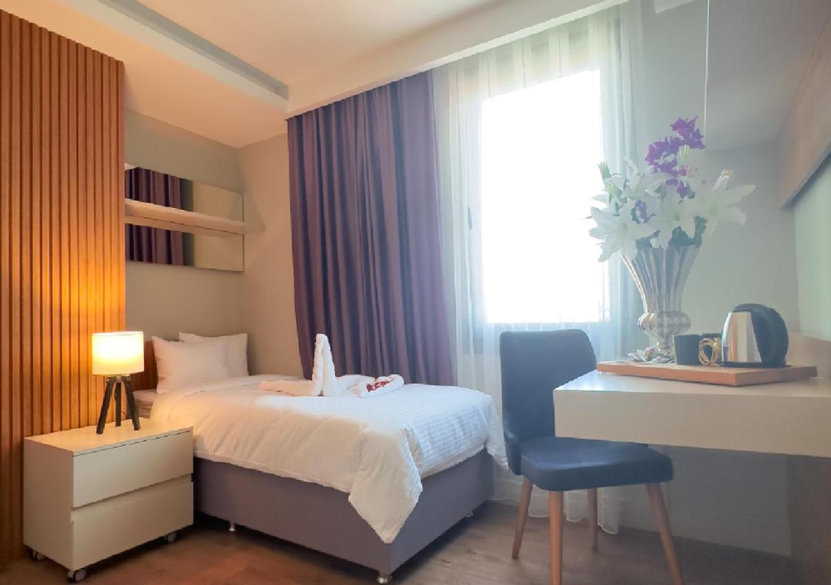 Frezya - Exclusively Women Hotel