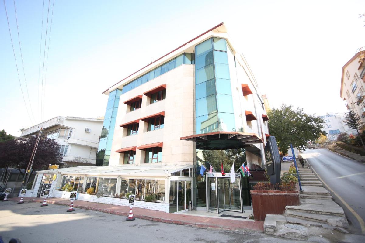 Grand Nora Hotel