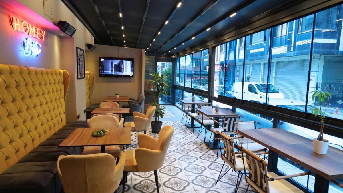 Homey AirPort Hotel