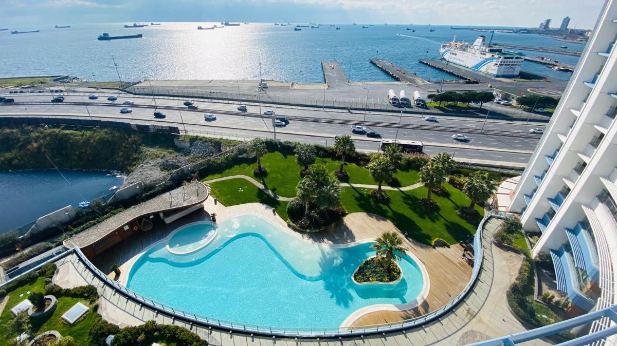 Lux 2 Room Suite Apartment With Seaview In Center