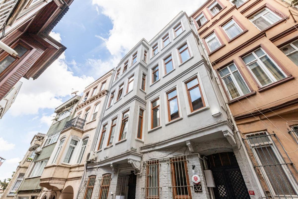 Pin Exclusive 1 BD Taksim A4