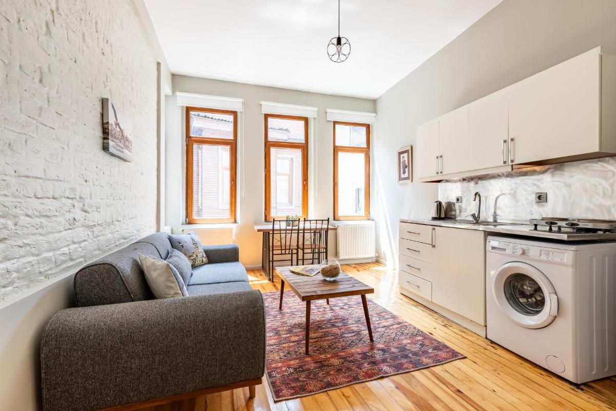 Pin Exclusive 1 BD Taksim B2