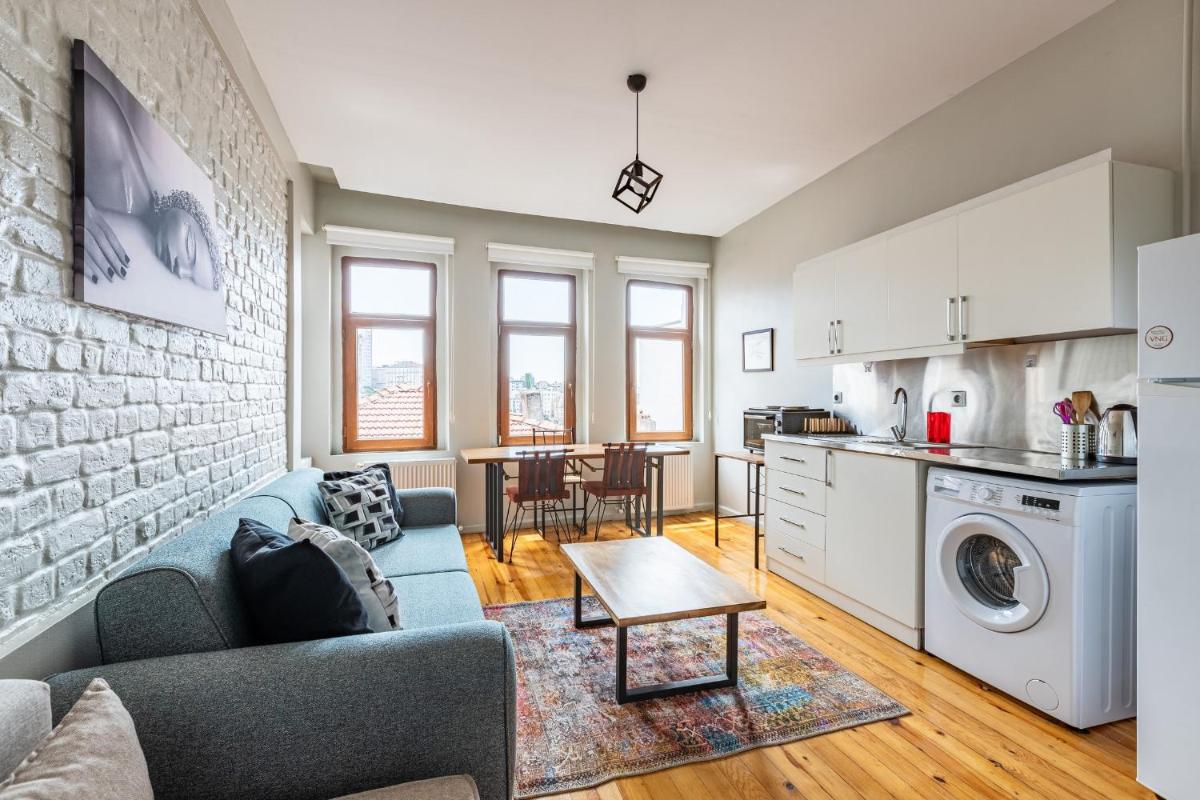 Pin Exclusive 1 BD Taksim B4