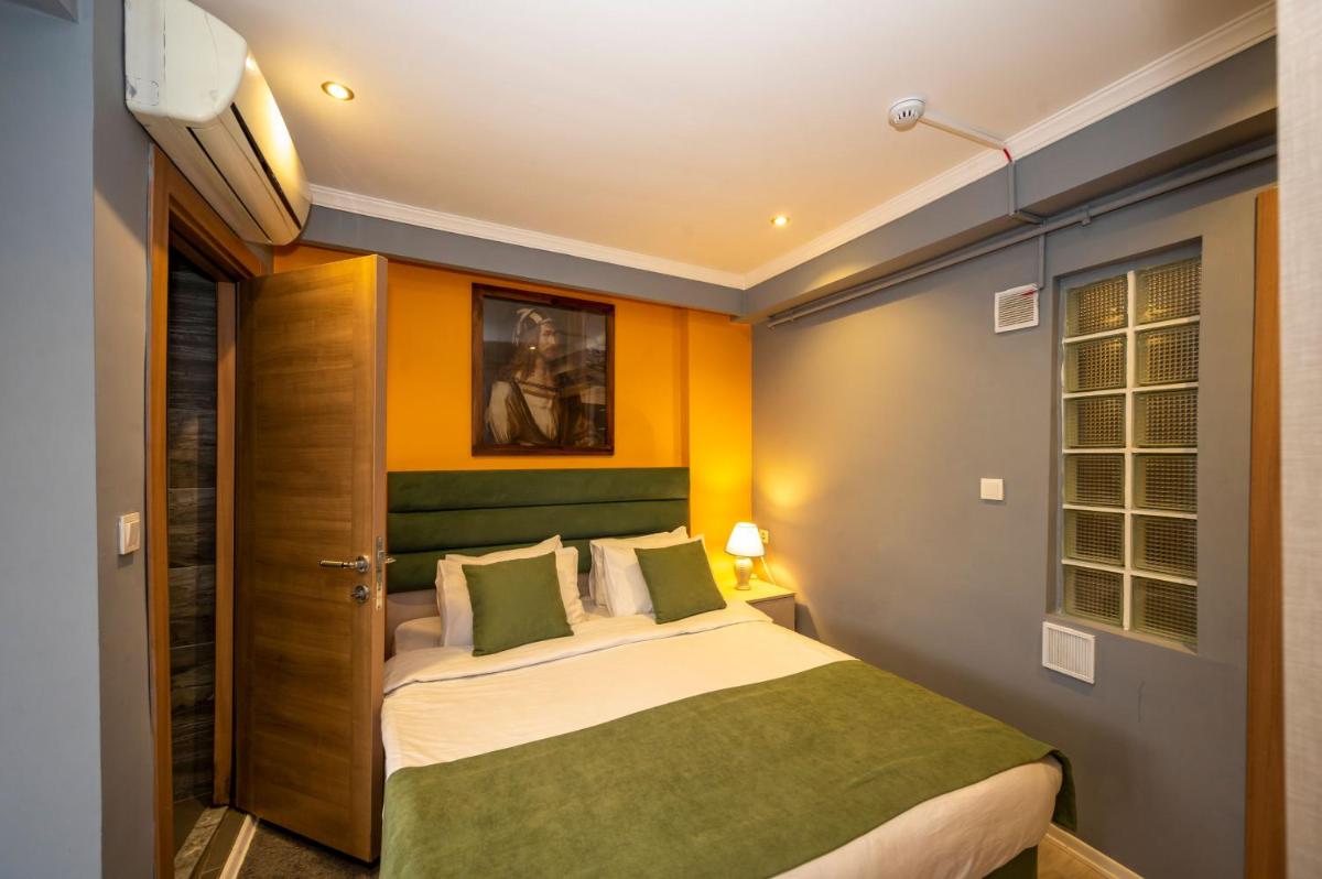 Istanbul Taksim MARİDA SUIT