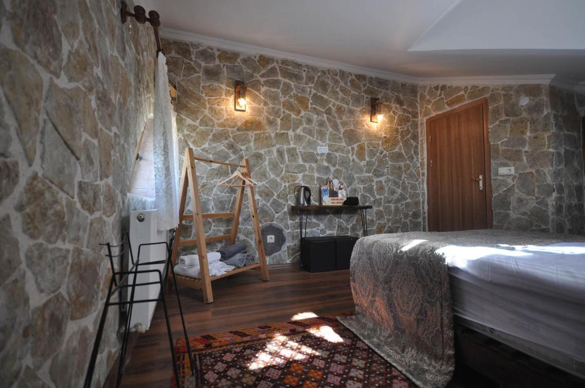 Uchisarstonehouse