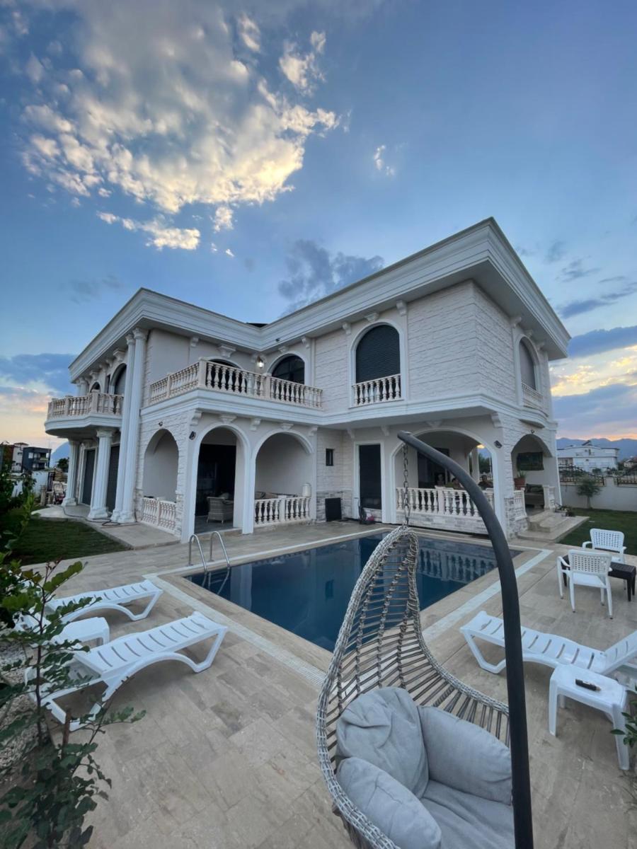 Villa white