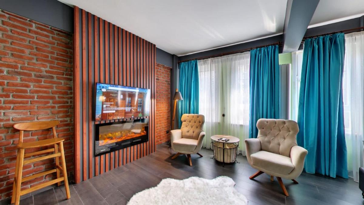 Wonder Wood Hotel