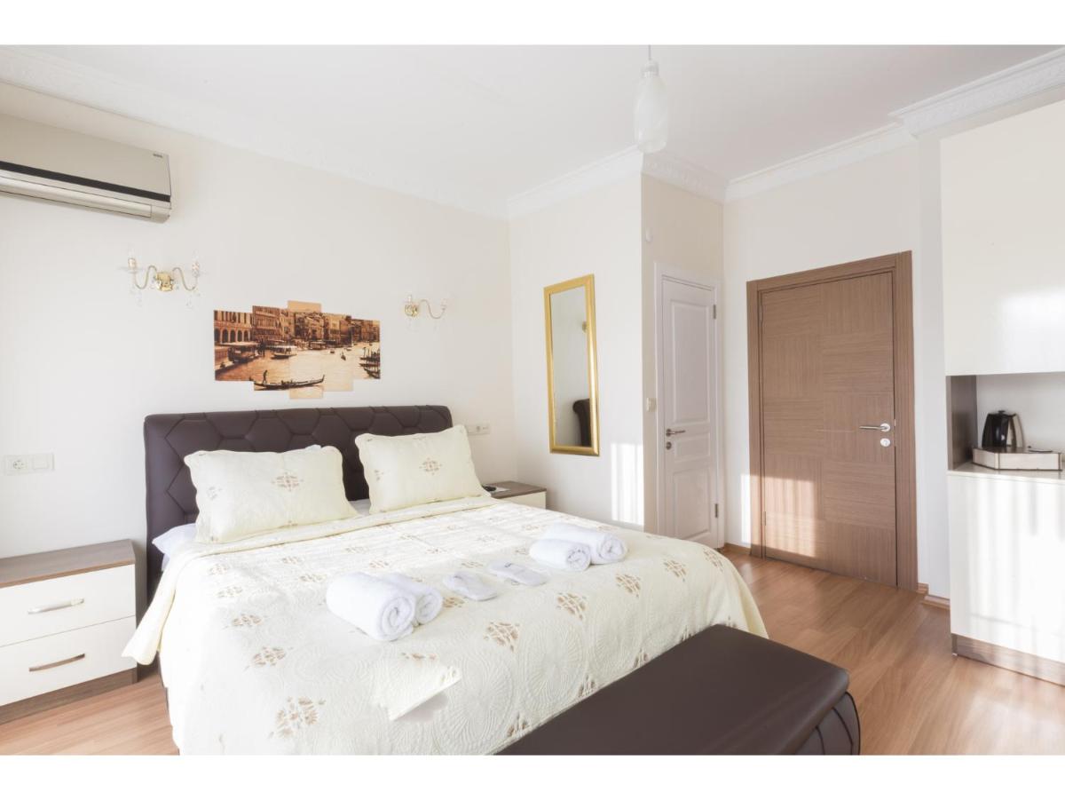 Zendy Suite Hotel